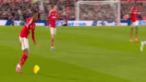 詹俊解读：斯洛特进攻战术不成熟，萨拉赫替补表现平平引瞩目